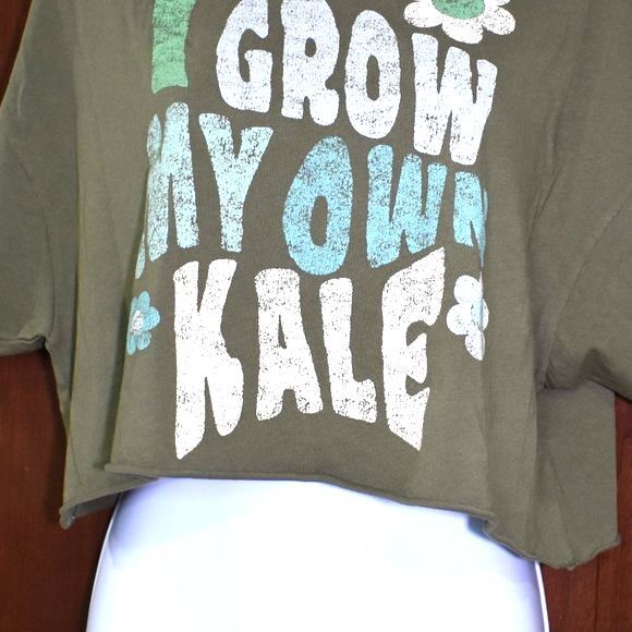 Offline by Arie Cropped Short Sleeve Statement T Shirt Green Size Small - Picture 10 of 13